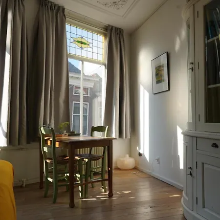 De Verwondering Prive Etage Met 2 Slaapkamers Konukevi Gouda